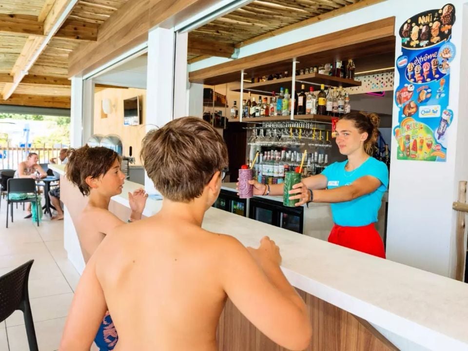 06ac3770-fad3-4a72-ac04-d7006215ab17